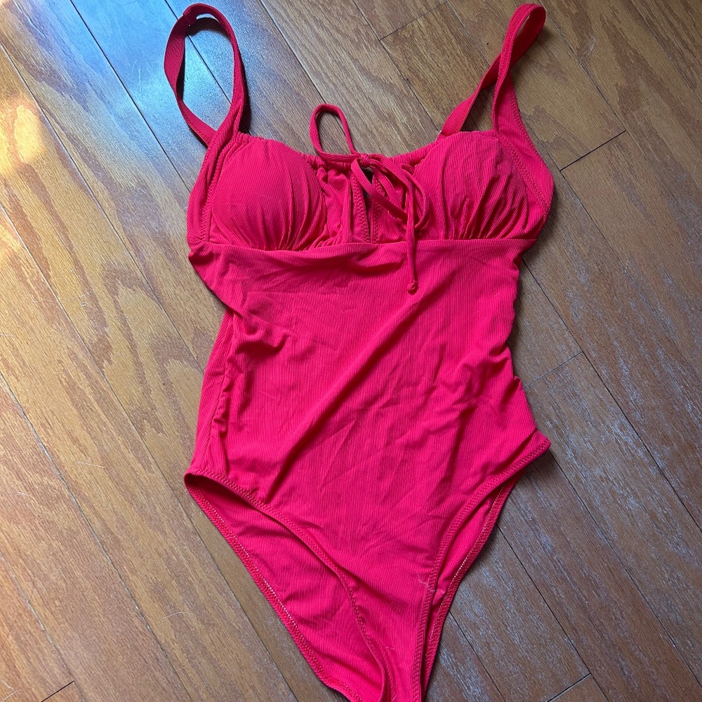 NWOT Berlook swim suit one piece size small